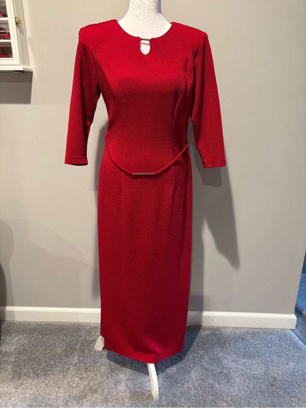 Scarlett Red Long-Sleeve Midi Dress with Keyhole Detail
